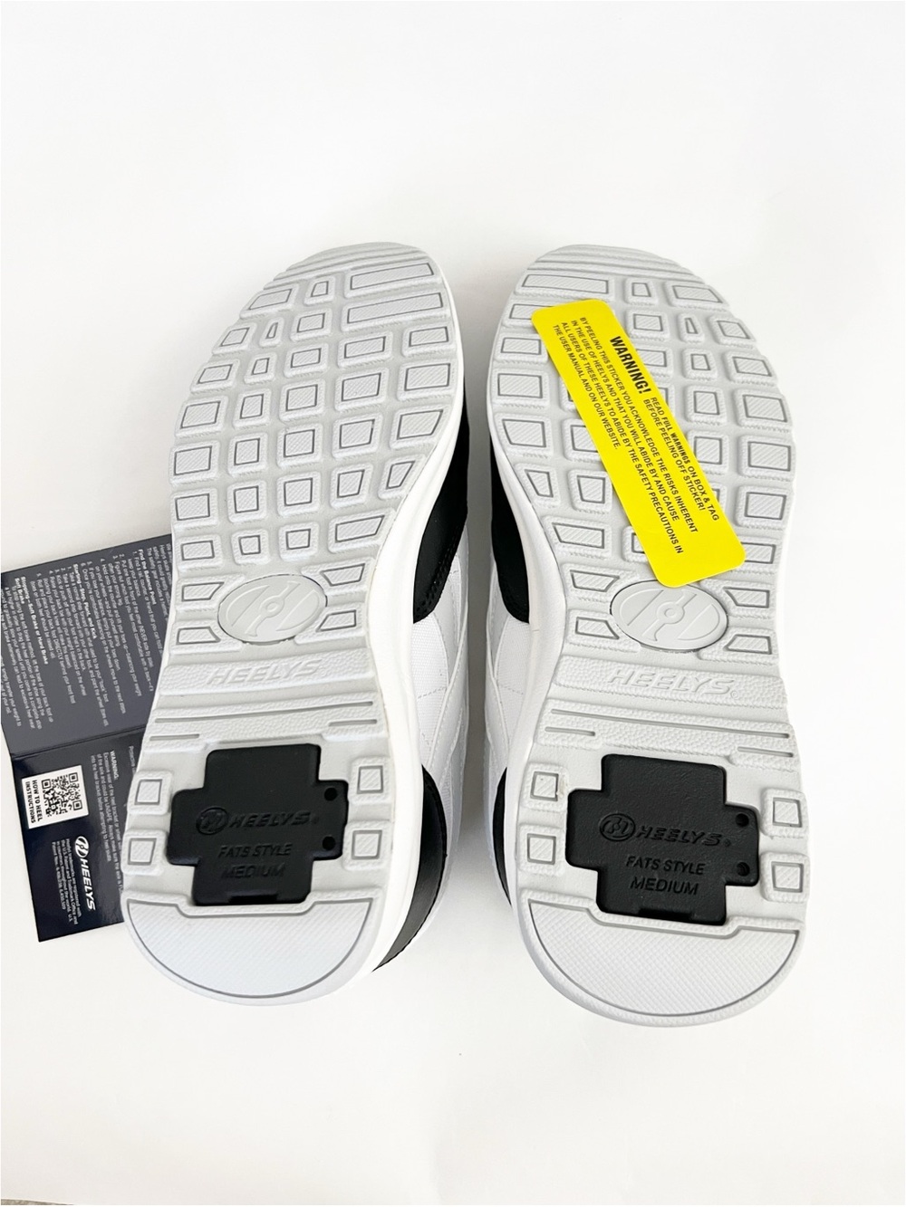 NIB Genuine Reebok x Heelys White & Black Low-Top Sneakers 8 - Picture 8 of 9